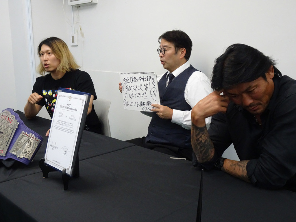 【本日の調印式】EXTREME王者・平田一喜がタイトルマッチのルールを発表！ 弱点を突かれた挑戦者・坂口征夫がまさかの逃亡！「これは平田vs