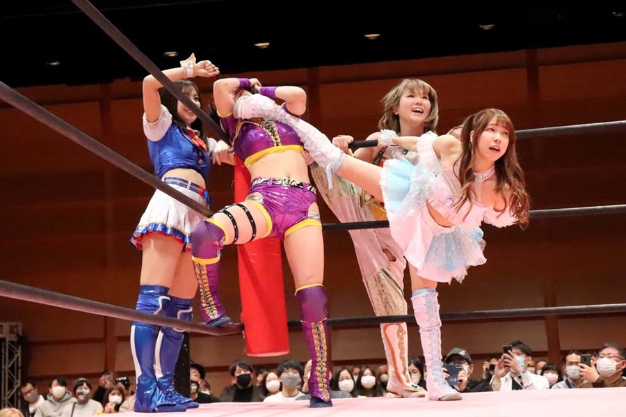 Yuki Arai, Arisu Endo, Yuka Sakazaki & Mizuki
