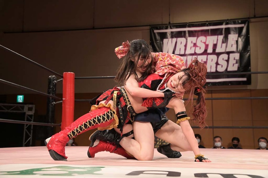Moka Miyamoto abdominal stretch Maki Itoh