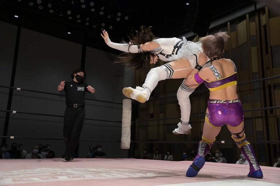 Rika Tatsumi hip attack
