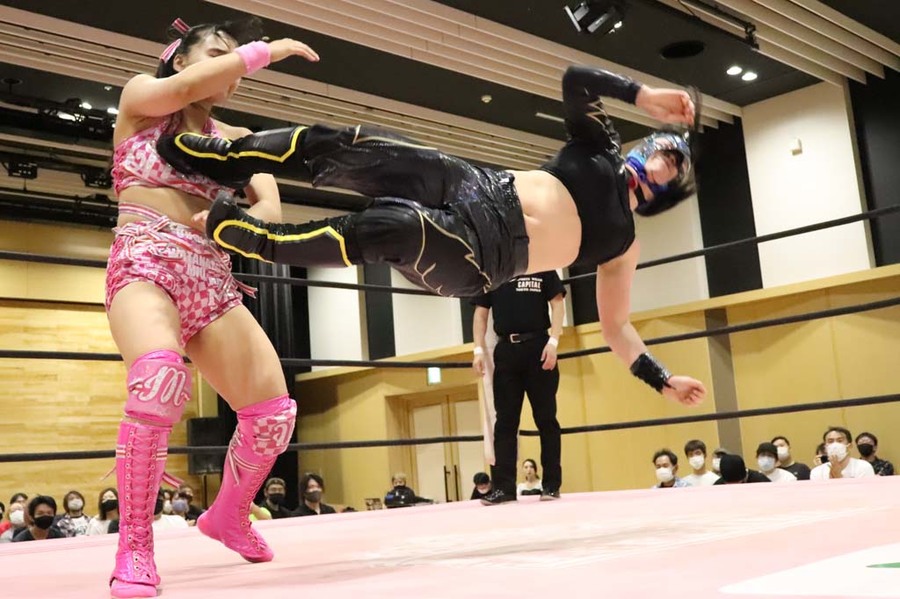 Kaya Toribami Dropkicks Miu Watanabe