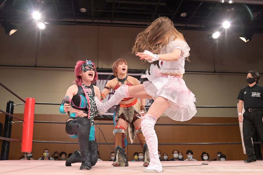 Mizuki kicking Hyper Misao