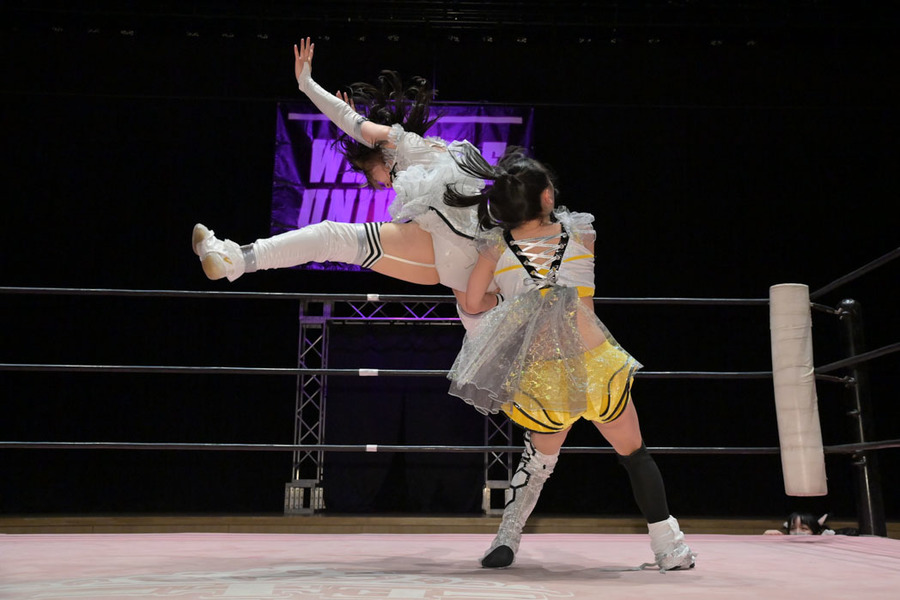 Rika Tatsumi Hip Attack