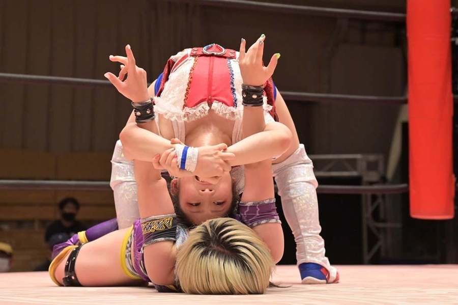 Mei Suruga submits Arisu Endo