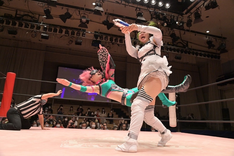 Rika Tatsumi hits Hyper Misao