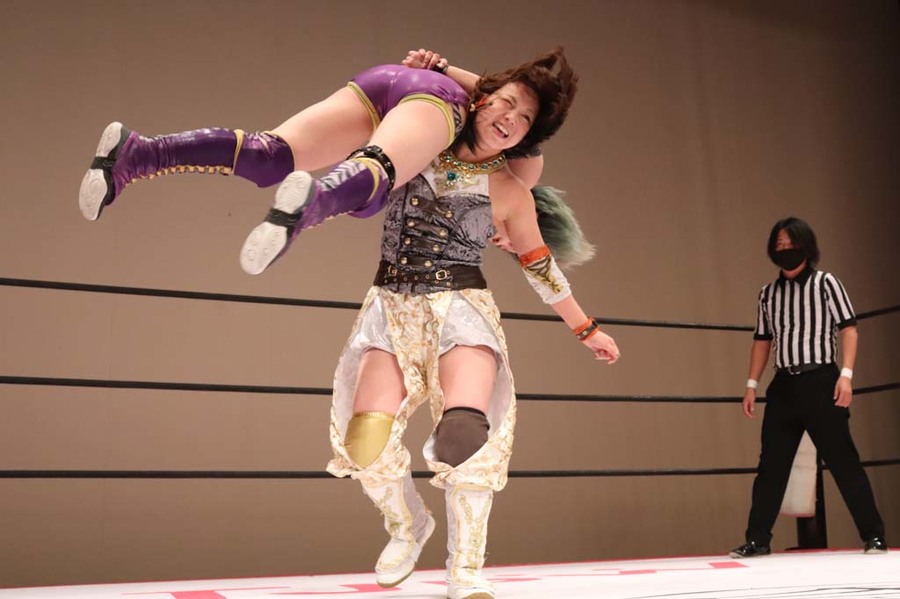 Yuka Sakazaki magical merry go-round