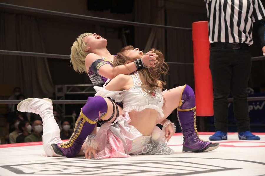Arisu Endo Camel Clutch Mizuki