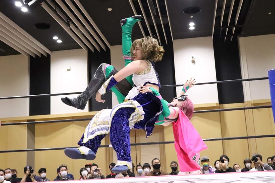Mahiro Kiryu Side Slam