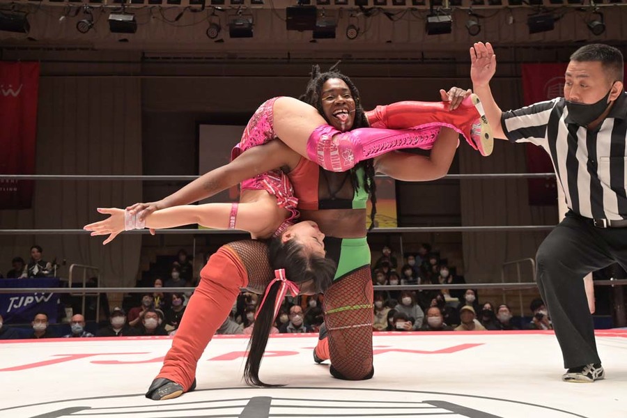 Trish Adora submission Miu Watanabe