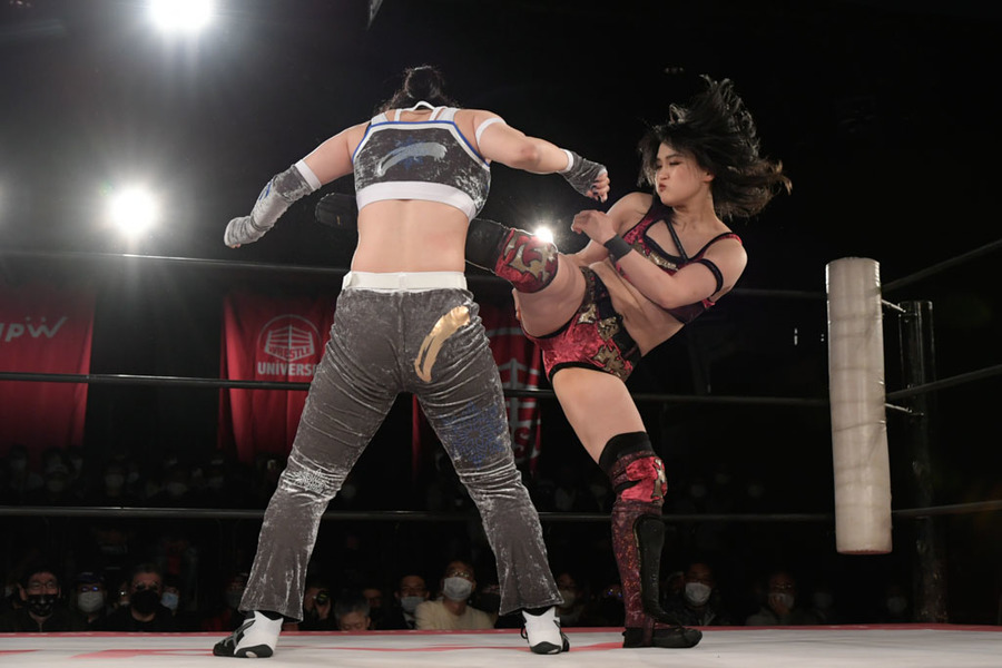 Miyu Yamashita kicks Touga