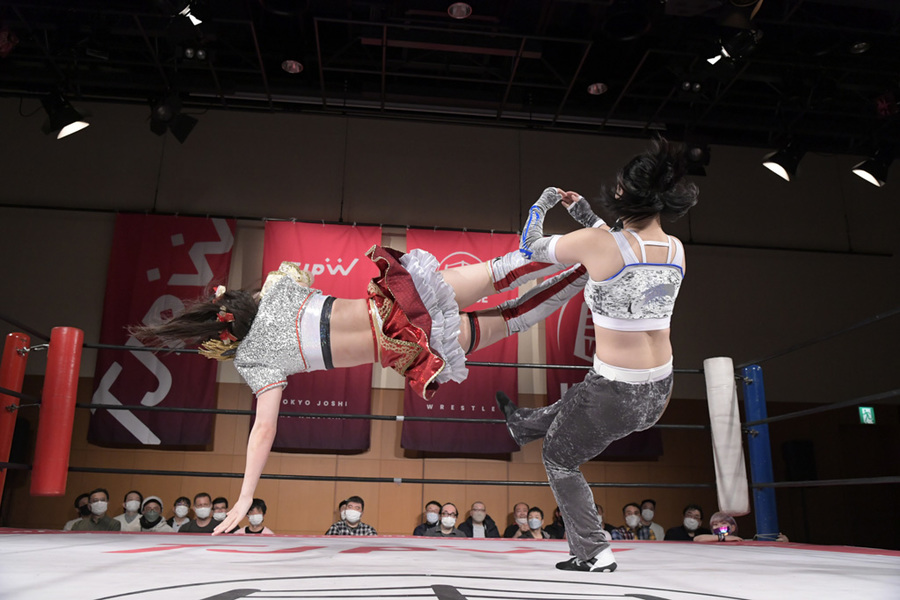 Wakana Uehara dropkick