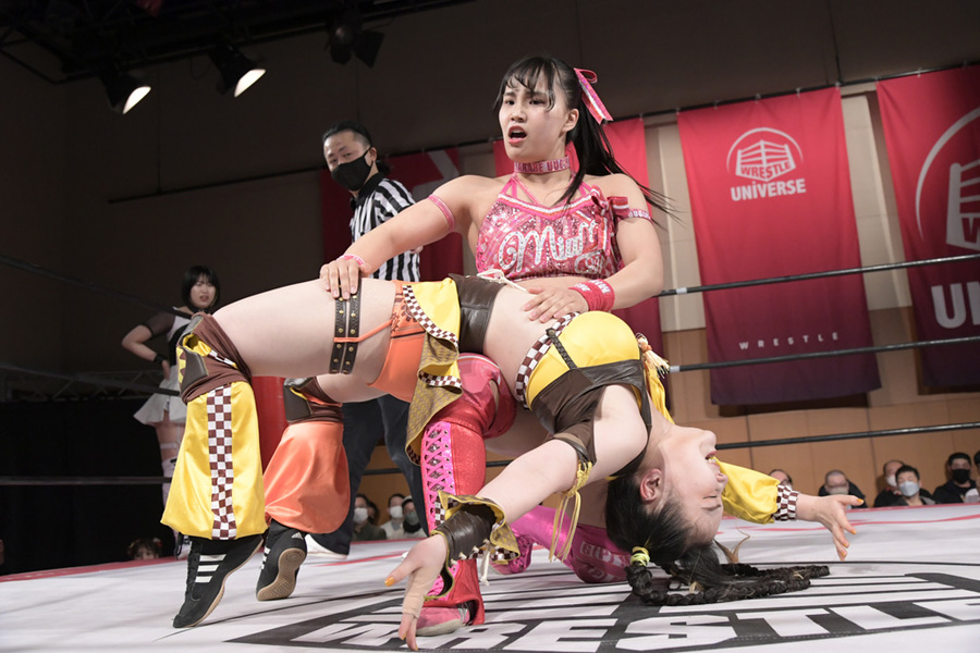 Miu Watanabe Backbreaker