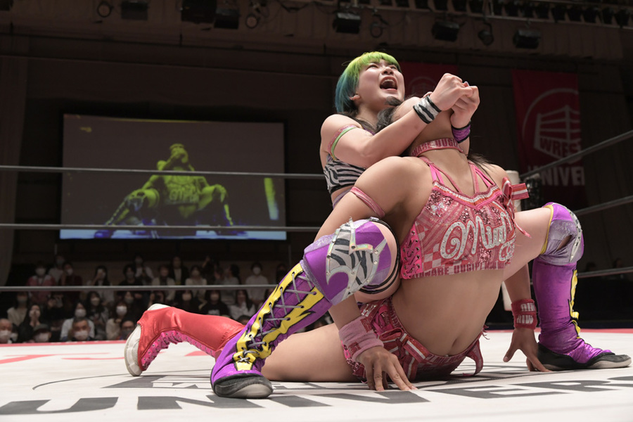 Arisu Endo Camel Clutch