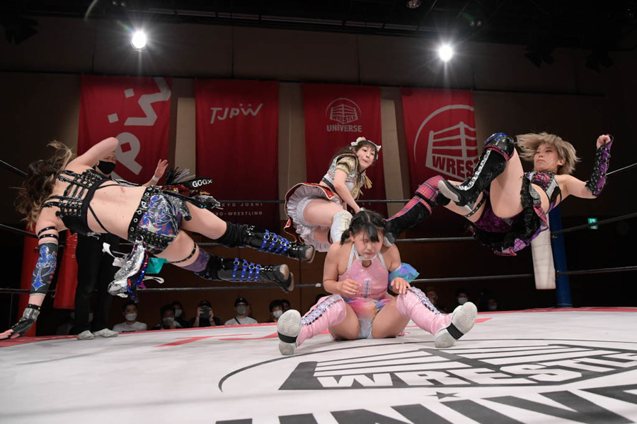 TJPW FreeWiFi triple dropkick