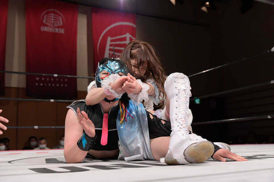 TJPW Mizuki Facelock Kaya
