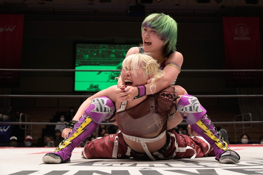 Arisu Endo Camel Clutch