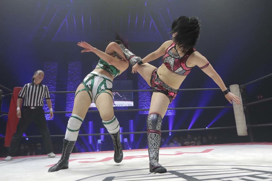 Miyu Yamashita skull kick Sawyer Wreck